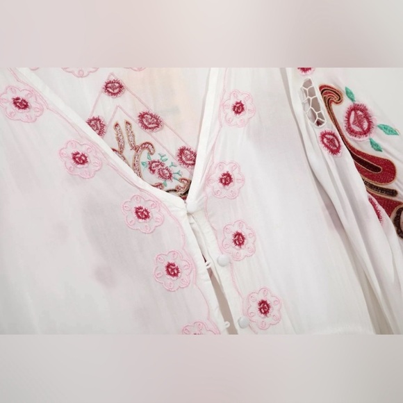 Star
Boho Kimono Embroidered
Eyelet Floral Filigree Magic Maxi Gown
$198 $459 - Picture 5 of 8